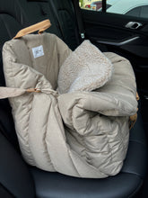 Load image into Gallery viewer, Bílsæti beige
